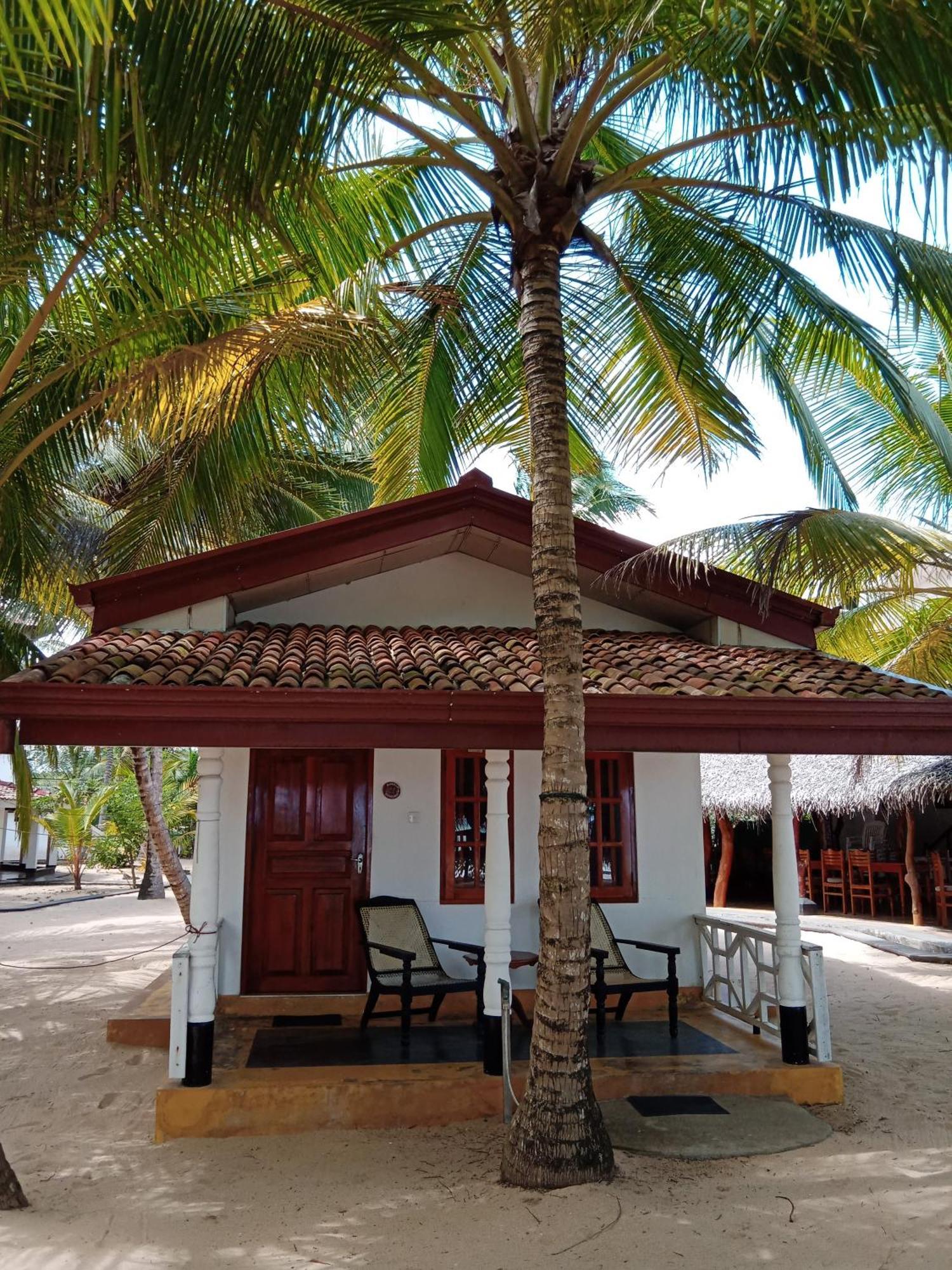 Ibisbird Beach Bungalows, Sport, Spa And Restaurant Tangalle Esterno foto